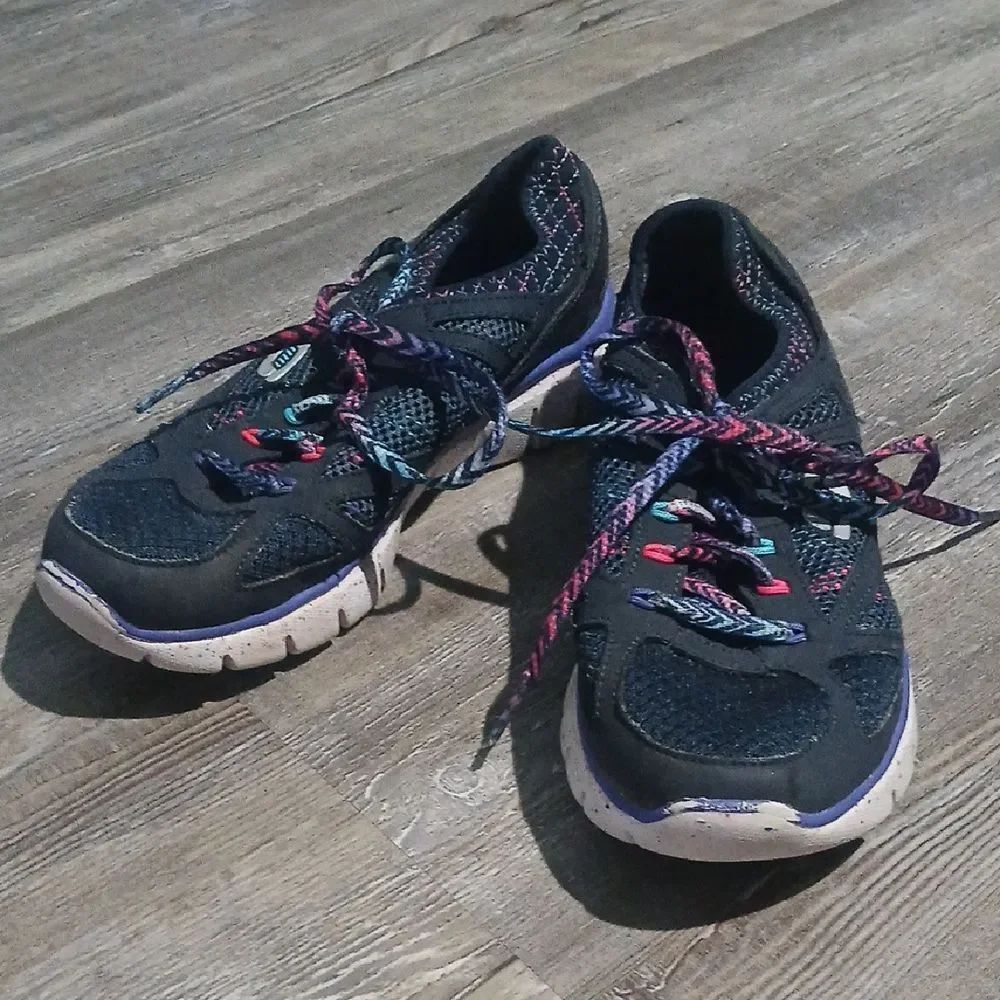Skechers girls navy gel infused sneakers Sz 2 EUC